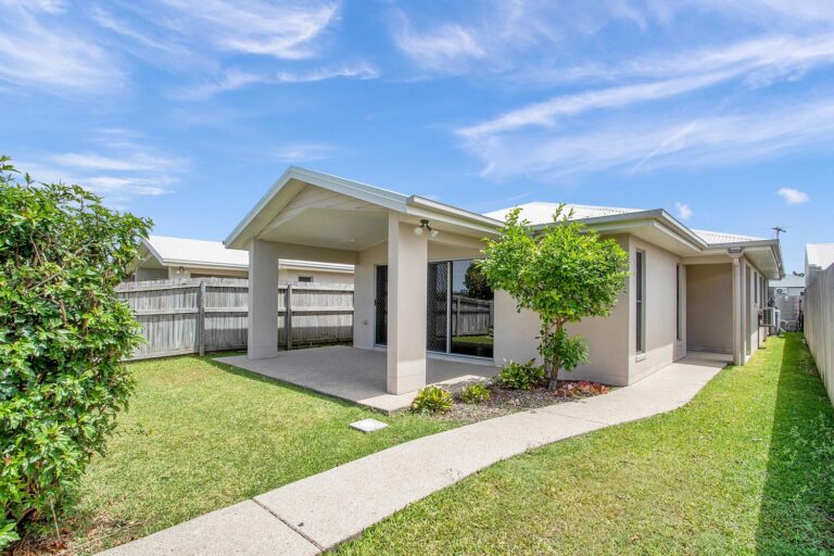 6 Berkshire Lane, Ooralea QLD 4740