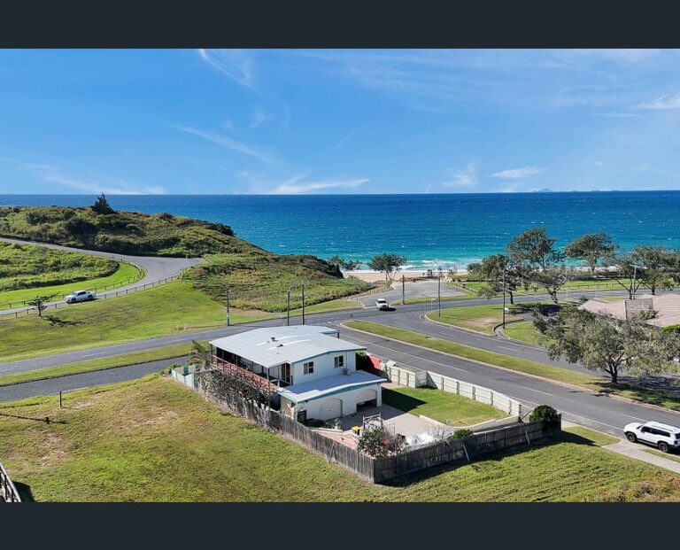 2 South Pacific Avenue, Slade Point, Qld 4740