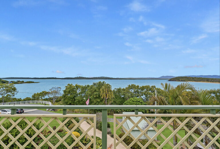 18 Ferries Terrace Sarina Beach QLD 4737